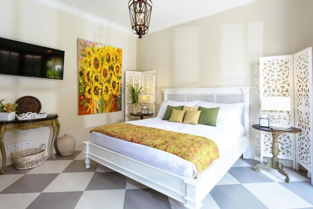 Villa Kayan - Gorgeous 2br Gem, Fabulous Location Steps From Restaurants, Cafes And Shopping Seminyak